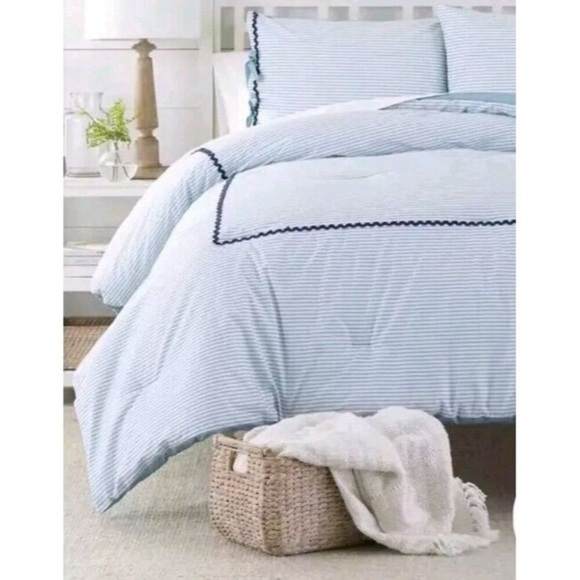 Crown & Ivy Blue White York Stripe  Comforter Set 2 pieces cottage twin nautical - Picture 1 of 5